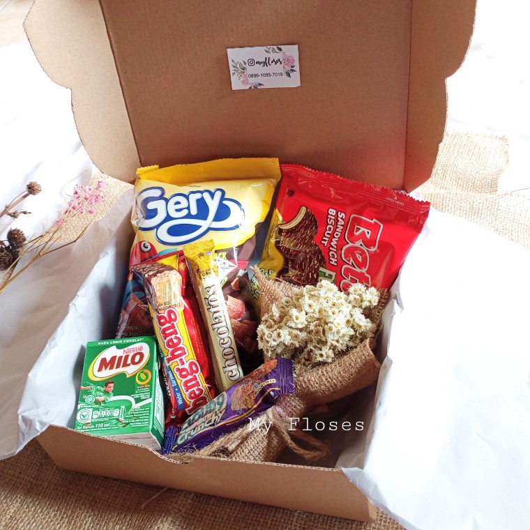 

HAMPERS SNACK BOX GIFT SNACK BUKET SNACK GIFT BOX BIRTHDAY HAMPERS GRADUATION ANNIVERSARY/KADO MURAH