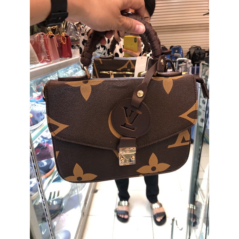 Tas LV louis  vuitton  motif huruf Shopee Indonesia 