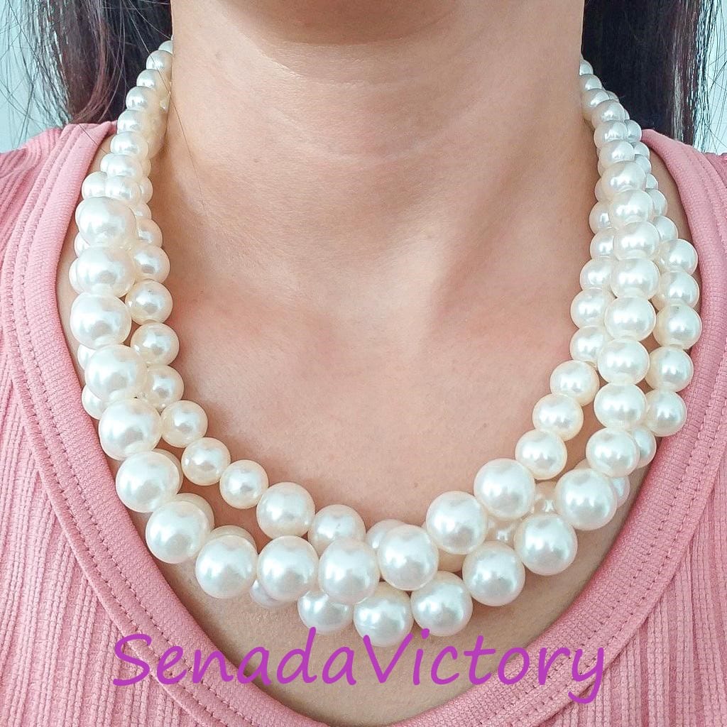 Senada Victory Kalung Susun Pesta Mutiara Tiga layer Putih Aksesoris Wanita SKPM01