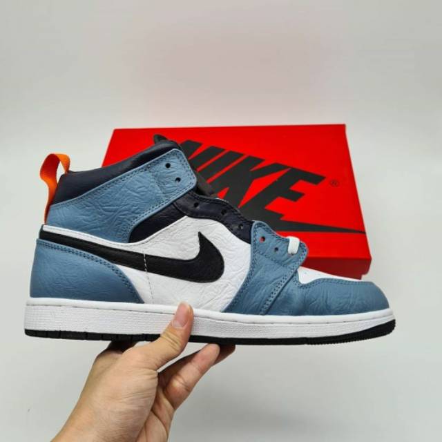 AIR JORDAN 1 MID FEARLESS FACETASM