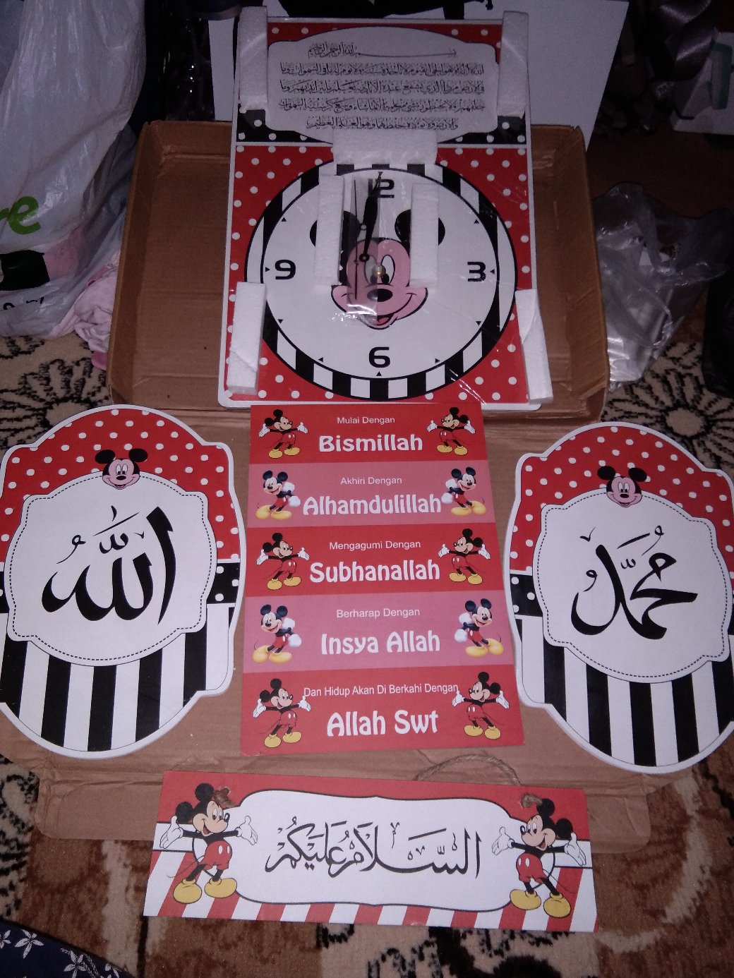 Jam Dinding Kaligrafi 1 Set Karakter Micky Mouse