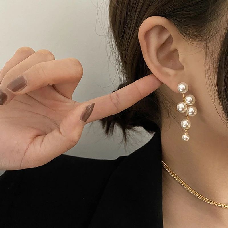 FerenHongXia Anting Wanita Bentuk Anggur Aksen Mutiara Gaya Korea Untuk Pesta Ulang Tahun