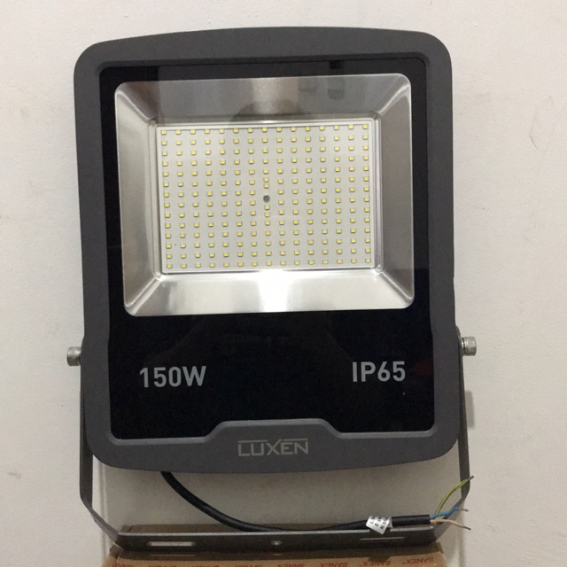 Lampu sorot Luxen 150W