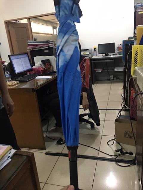 Termurah - Payung Terbalik Kazbrella / Peralatan Hujan