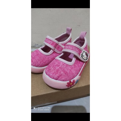 Preloved Sepatu sneakers anak perempuan merk hello kitty ori ya brand matahari size 20