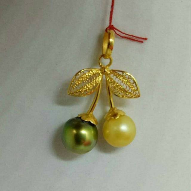 Liontin kenarian perak berlapis emas dengan mutiara air tawar