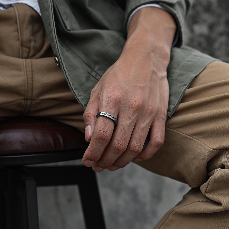 Cincin Model Terbuka Desain Ukiran Warna Silver Gaya Retro Casual Untuk Pria