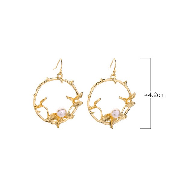 LRC Anting Gantung Fashion Gold Electroplated Leaves Geometric Circle Pearl Earrings F94085