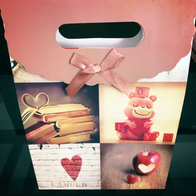 

Tas pembungkus kado / Goodie bag
