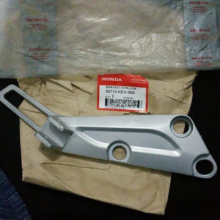 Dudukan footstep belakng kanan honda SupraX lama ori AHM 50715-KEV-900 pc1