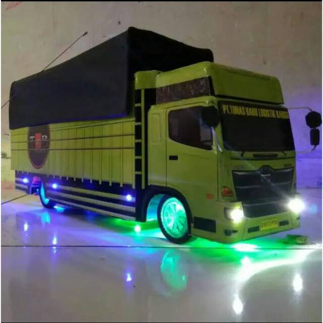 Miniatur truck HINO Tronton variasi Lampu + Terpal