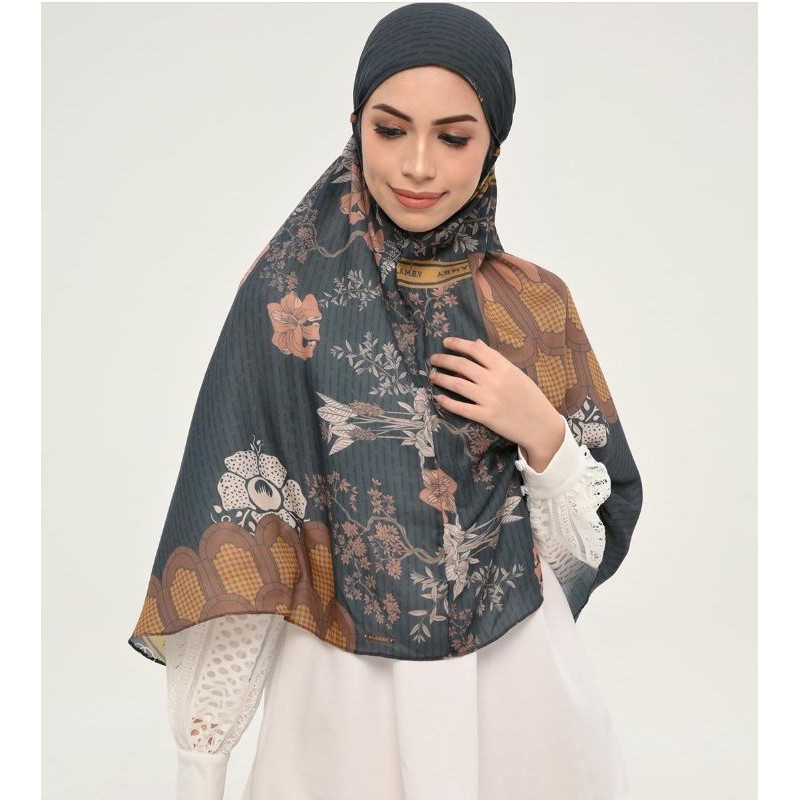 RAFFLESIA BERGO WEARING KLAMBY