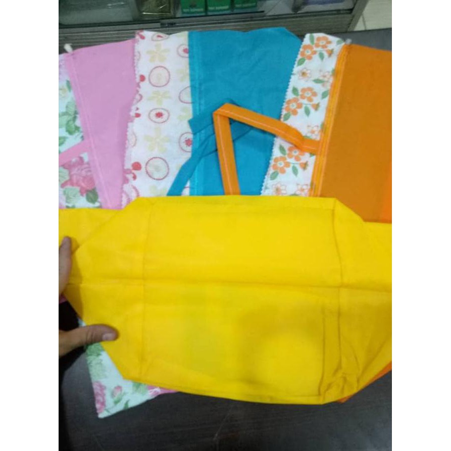 

Februari Maniss Handle Tali 22 X 22 - Tas Besek - Goodie Bag - Goody Bag Kode 972
