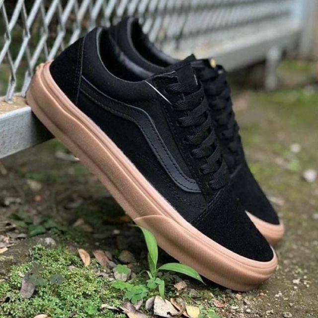 sepatu vans old skool black gum