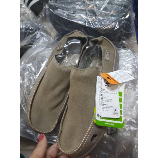 Crocs sepatu santai kulit suede