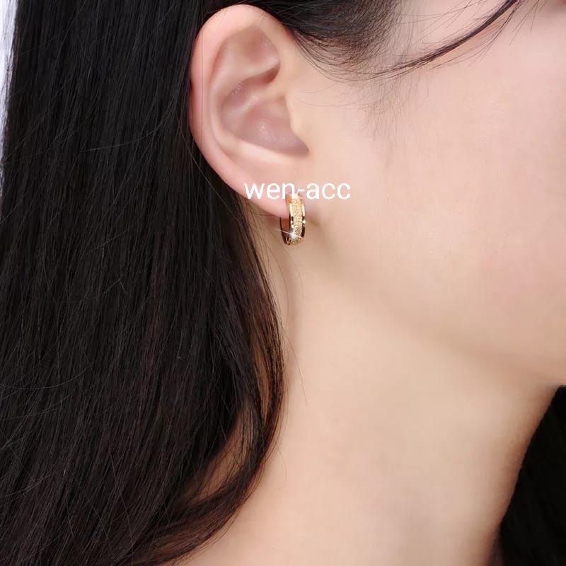 Anting Tusuk Pasir Polos Garis Titanium Pria dan Wanita