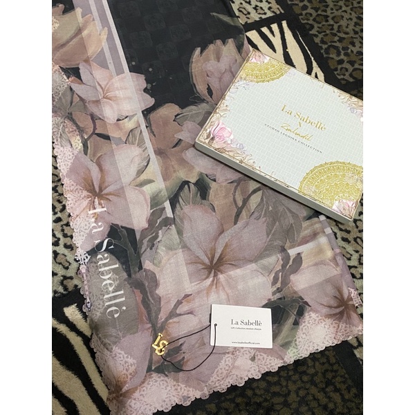 La Sabelle Ceudah Lagoina Black Flower