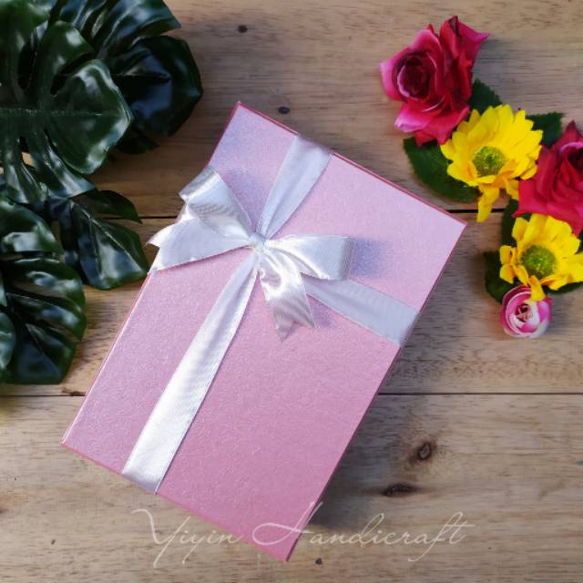 

Gift box size 30x20x5cm