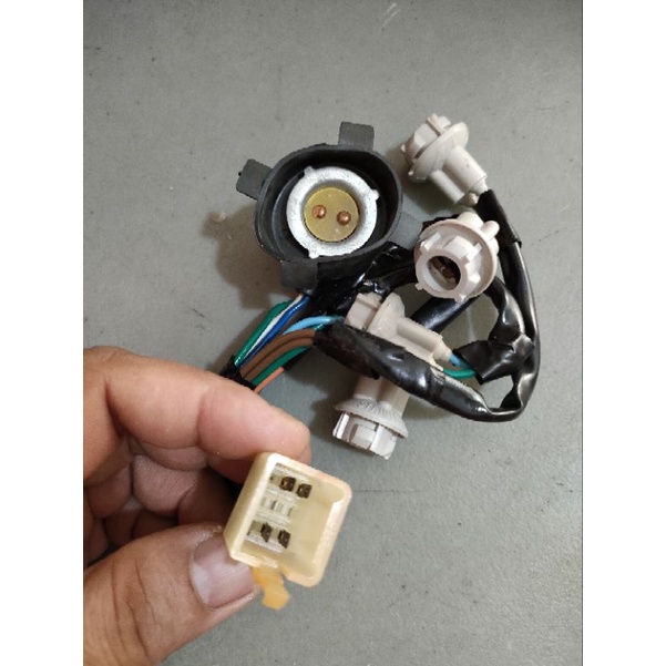 DUDUKAN LAMPU-PITING LAMPU DEPAN  REVO ABSOLUTE