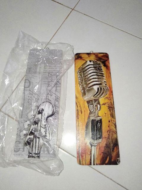 Walldecor Hiasan Dinding Bass Fender Poster Kayu Vintage  Ukuran  10x30cm