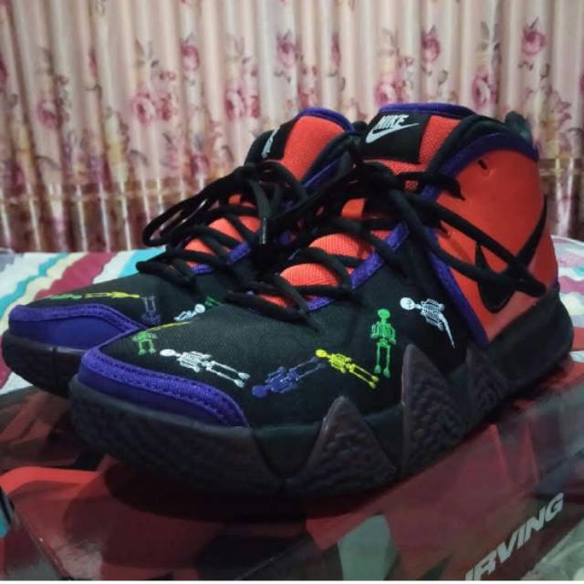 NIKE KYRIE 4 DOTD