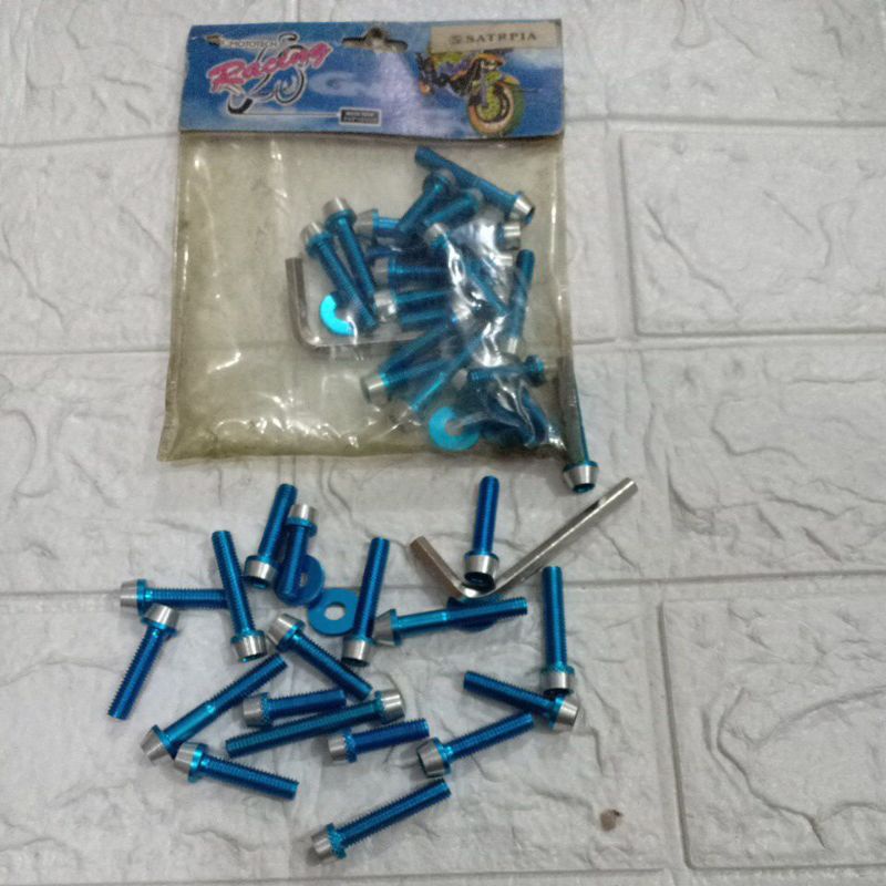 Baut Blok mesin satria 2tak 1set