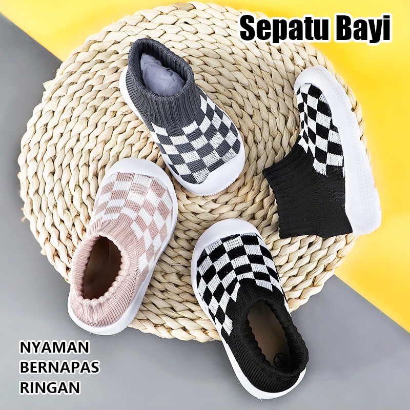 Sepatu bayi balita sepatu terbang anak laki-laki  baru dari sepatu kets bersol lembut