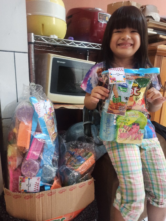Parcel Bingkisa Snack + Botol Minum Kemasan Ulang Tahun