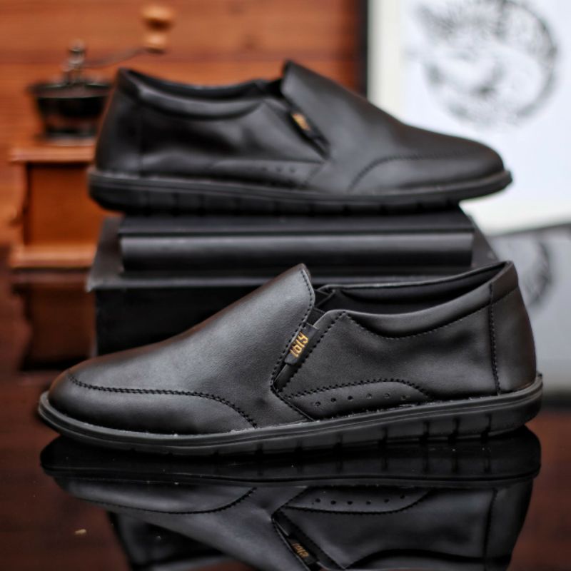 Sepatu Casual Pria Sepatu Slip On Hitam Slop Kasual Santai Spatu Main Kerja Formal Trendi