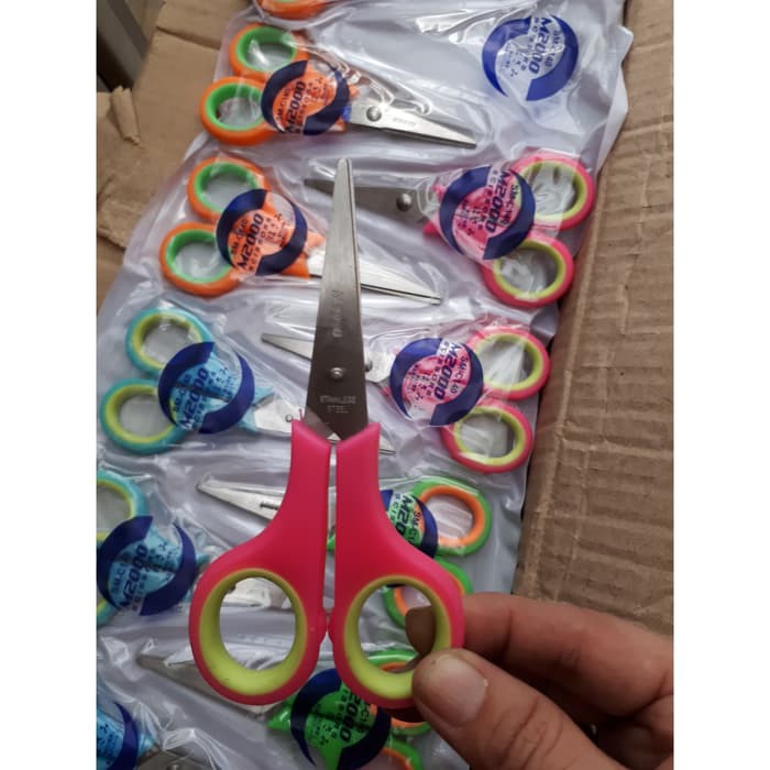 

LUSINAN PAK Gunting Renceng Kecil SMC140 1RENCENG isi 12pcs/Scissor Kecil Renceng