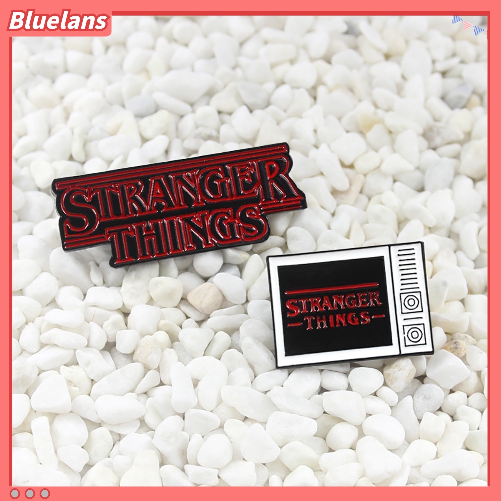 Bluelans Pin Bros Lencana Desain Kartun TV Tulisan Inggris Stranger Things Untuk Dekorasi Pakaian