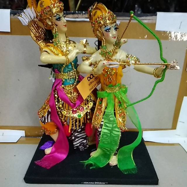 Boneka arjuna srikandi