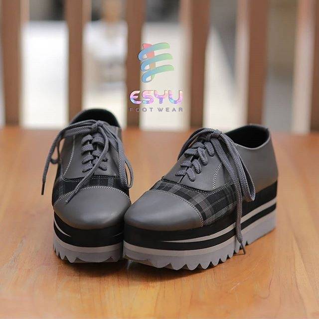 ESYU FOOTWEAR