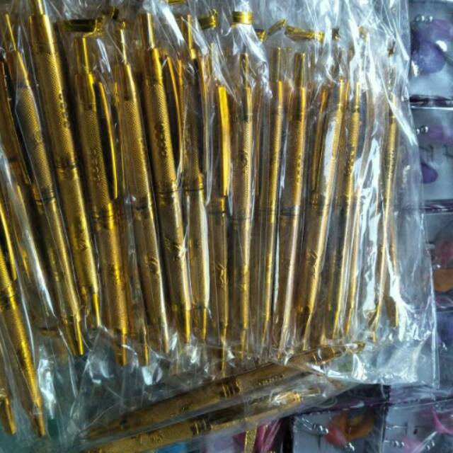 

Souvenirpernikahan pulpen emas kemasan plastik