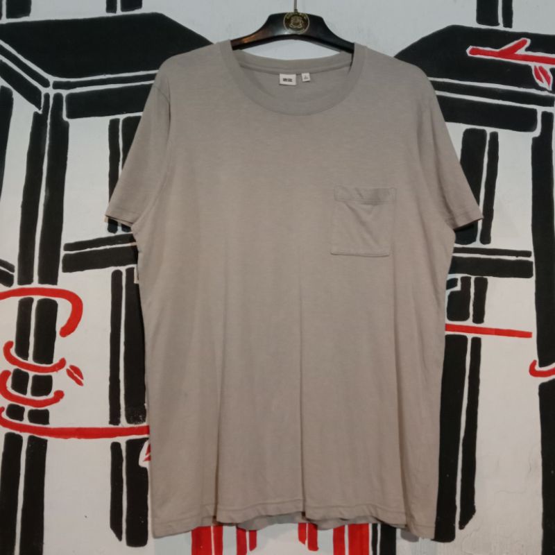 KAOS PRIA ORIGINAL UNIQLO / KAOS UNIQLO SECOND MURAH