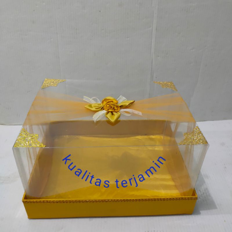 

Kotak Hantaran Mika Tile Gold / Satuan