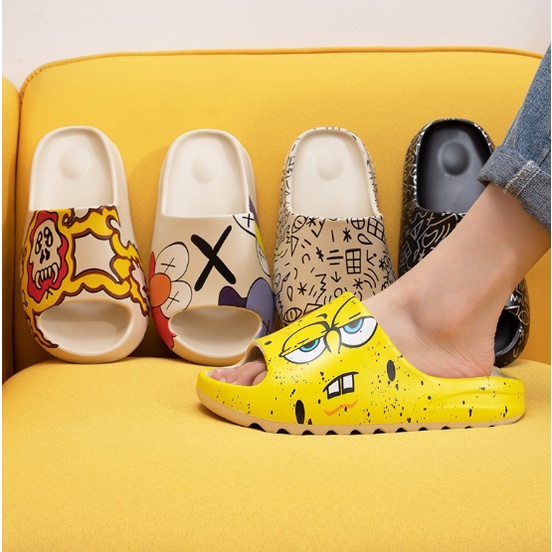 SAndal Pria Wanita Yeezy Unisex / Sendal Karet Unisex Jelly APLLAUSE KAWS KOREA SANDAL FLAT SLIP ON 