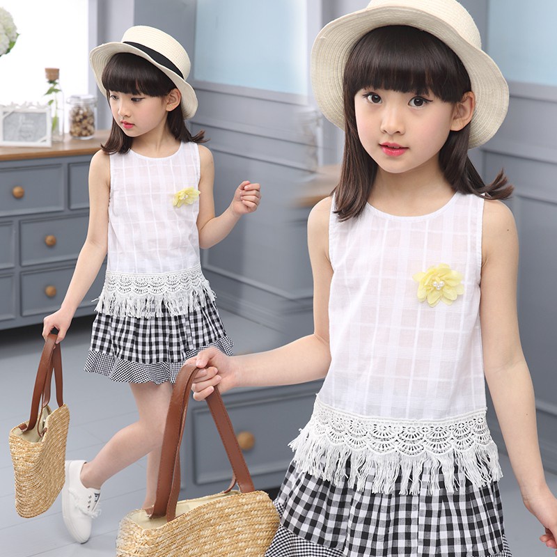 Baju Anak PErempuan 3 Tahun Atasan Putih Tanpa Lengan Rok Kotak Hitam