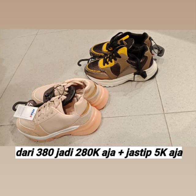 max fashion sale shoes jadi 285K sudah sama jastip original store