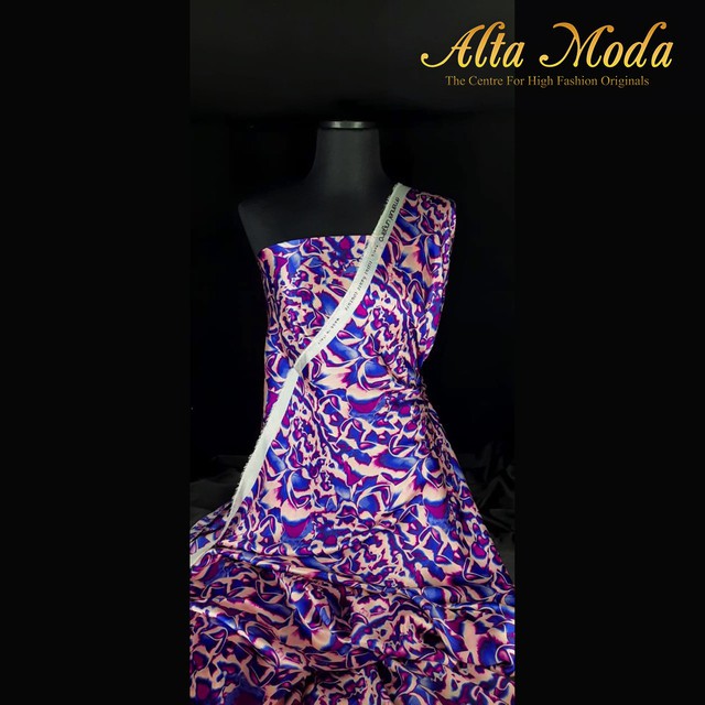

Alta Moda Printed Silk Sutra Premium Motif Abstrak Biru Ungu (1M)