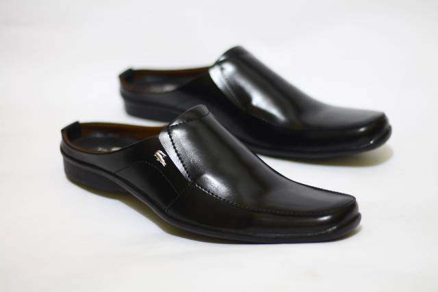 Sepatu Sandal Bustong pria crocodile terlaris murah keren kasual pria