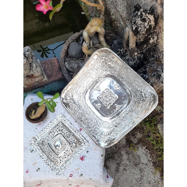 Bokor Pemuspaan / Pemuspaan Segi 4 atau kotak Buleleng