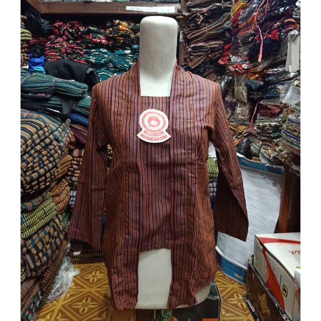 Lurik warna Merah bata