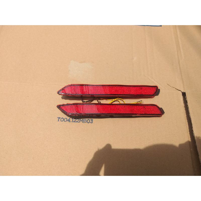 LAMPU REFLEKTOR BEMPER BELAKANG INNOVA 2008-2015 LED 1 SET