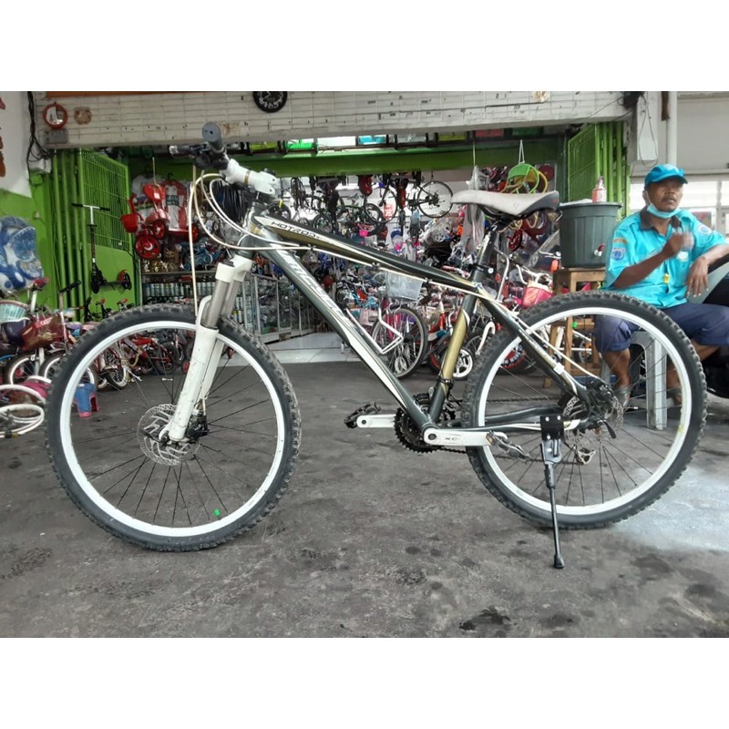 sepeda mtb 26 wimcycle hotrod second mulus 27 speed shimano alivio