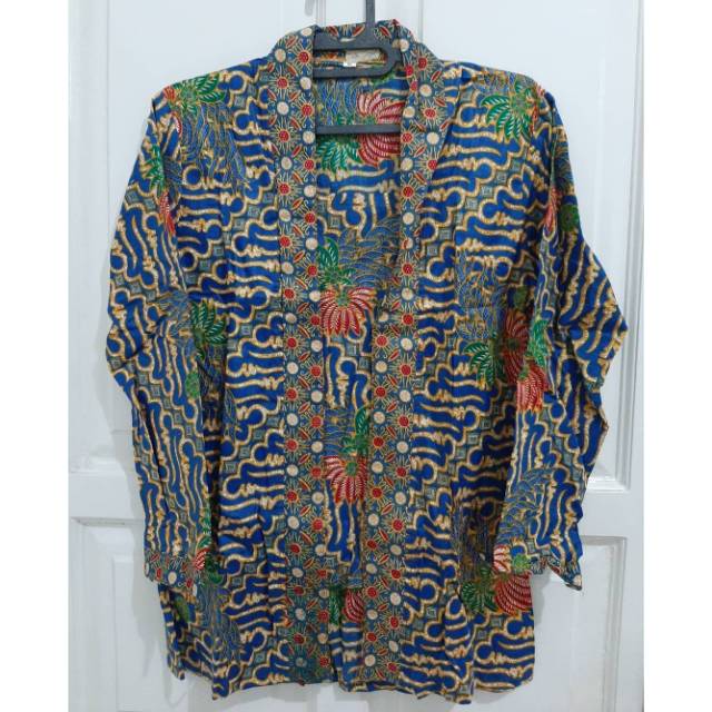 ATASAN BATIK WANITA KUTU BARU