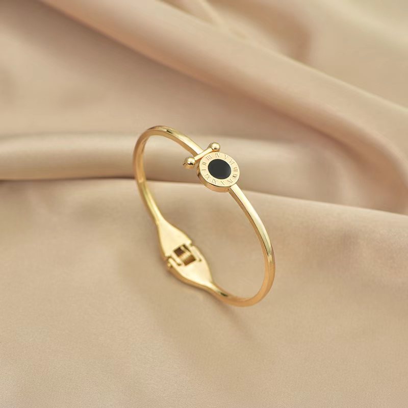Gelang Tangan Wanita Bulat Hitam Huruf Romawi Black Circle Dalika