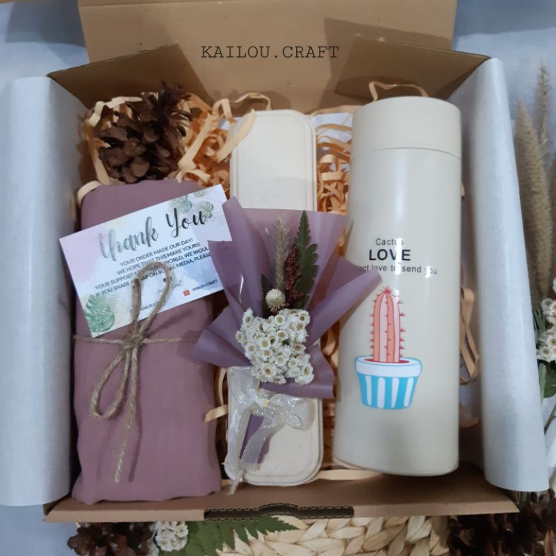 

Kado Ulang Tahun | Kado Wisuda | Kado Cewek | Hampers Ulang Tahun | Kado Anniversary | Gift Box Scented Candle | Lilin Aromaterapi | Snack Box