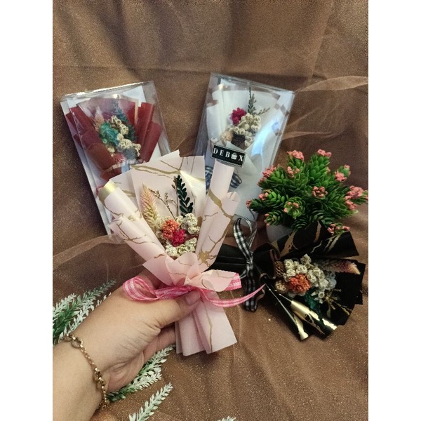 Jual Dried Flower Bouquet In Box Suvenir Souvenir Buket Bunga Mini In Box Mika Murah Shopee