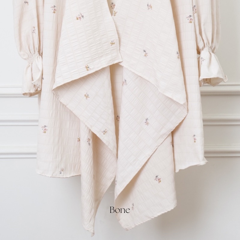 Winter Rose Outer Jumbo / Outer Jumbo / Outer Premium crinkle / outer motif-Bone